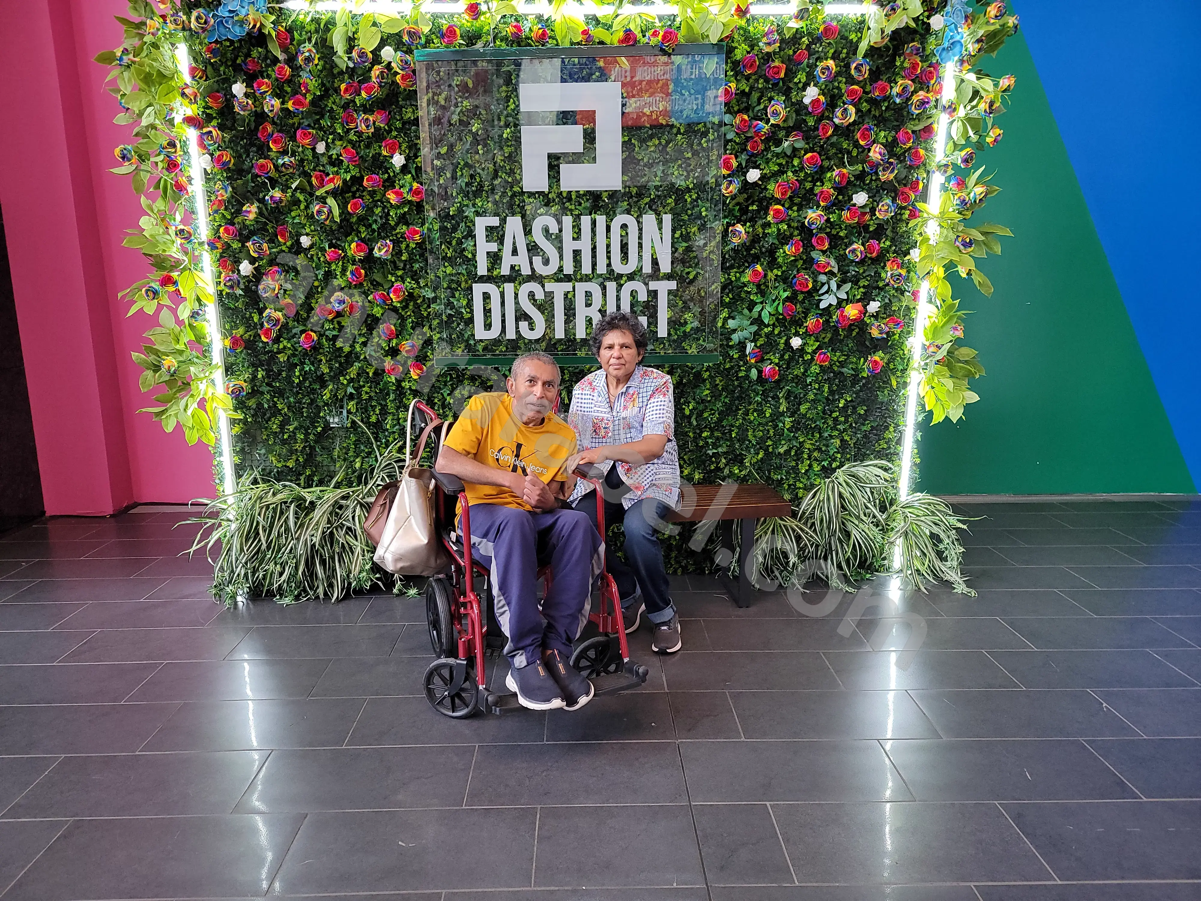 Anura with Jayamini, Chamara, and Ruwanthi at Fashion District Mall in Philadelphia, Pennsylvania